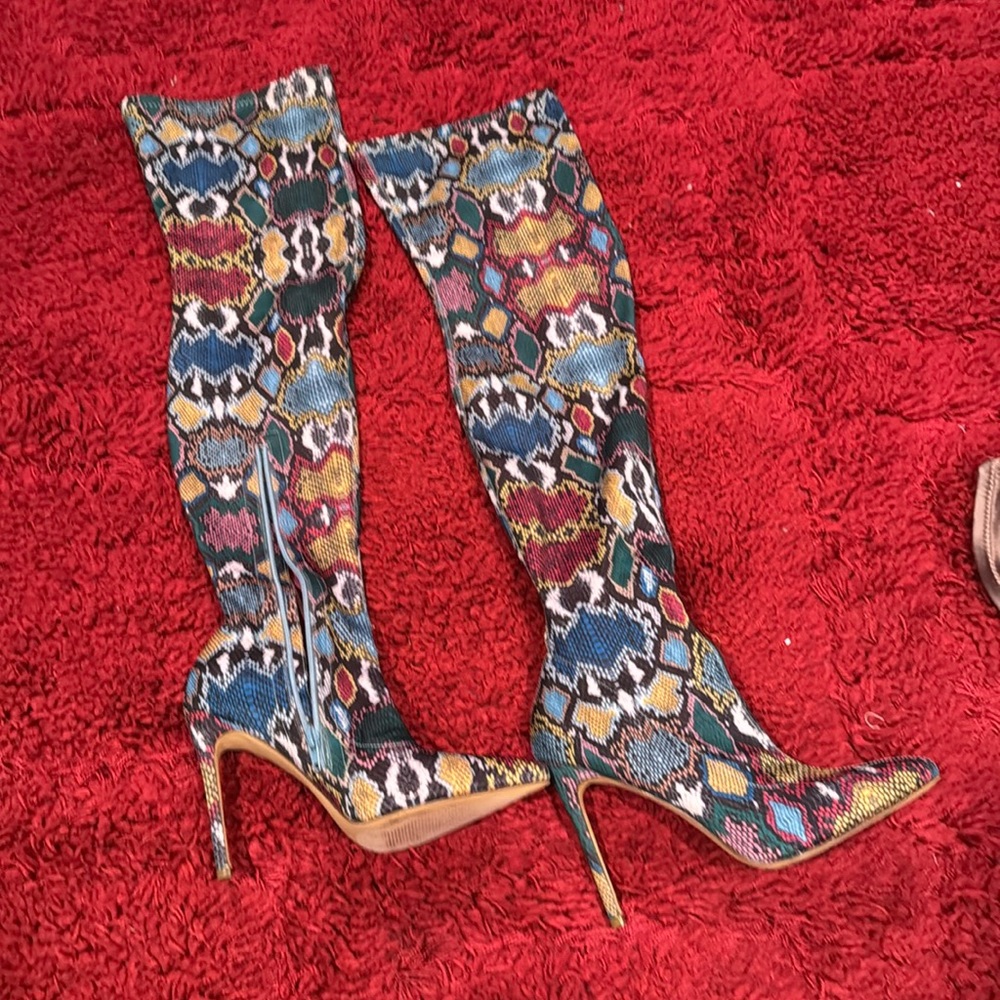 Multicolor snakeskin design thin heeled thigh fabric boots